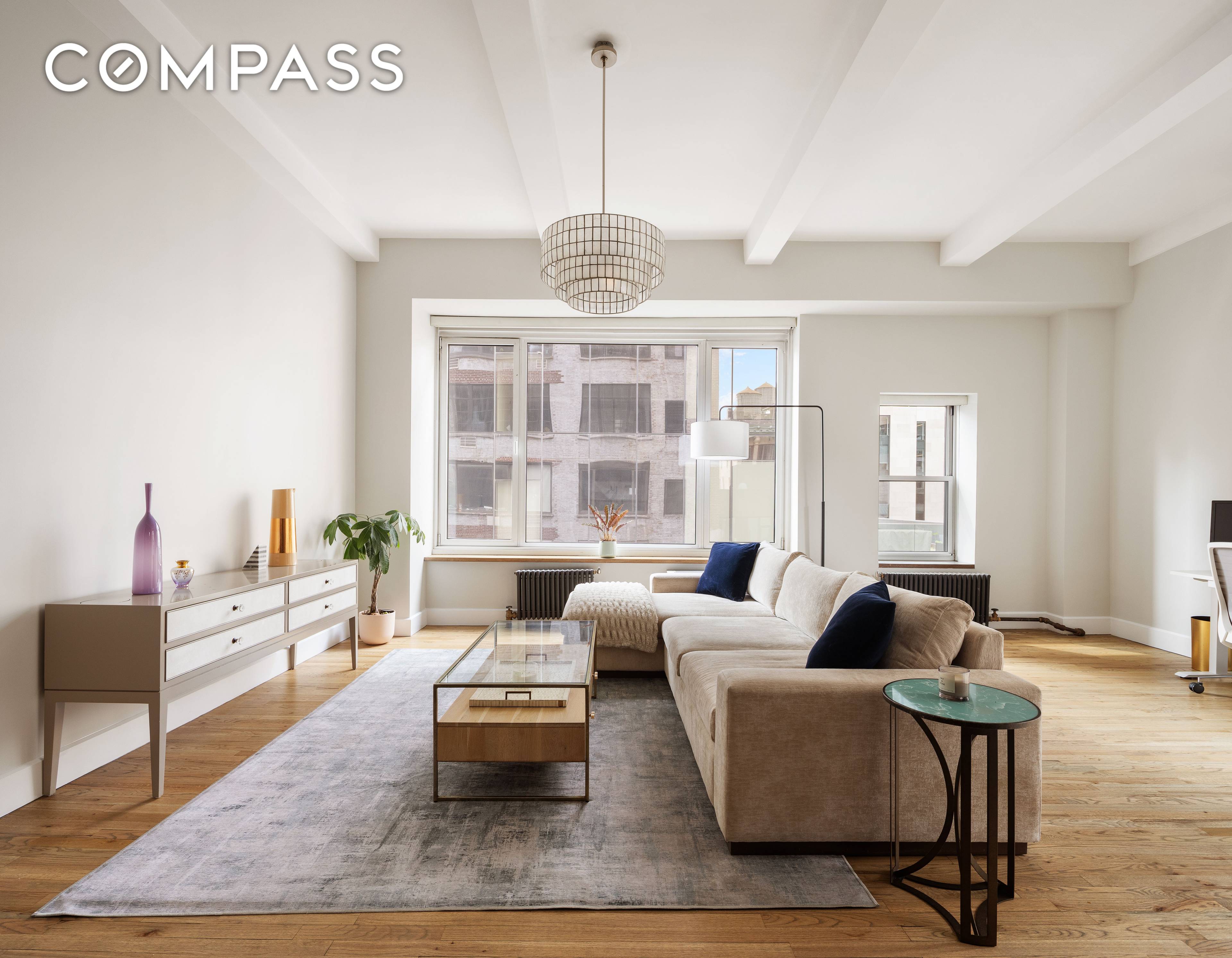 This tastefully renovated 1 bedroom convertible 2 bedroom Loft residence in an attractive Pre War building, with 24 hr lobby attendant on a beautiful tree lined street in the heart ...