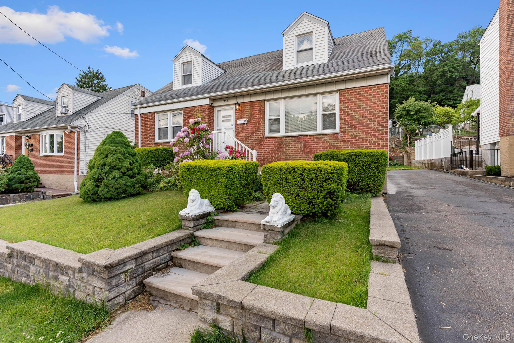 Opportunity awaits in this charming Yonkers home, offering incredible potential for buyers looking to create their dream space.