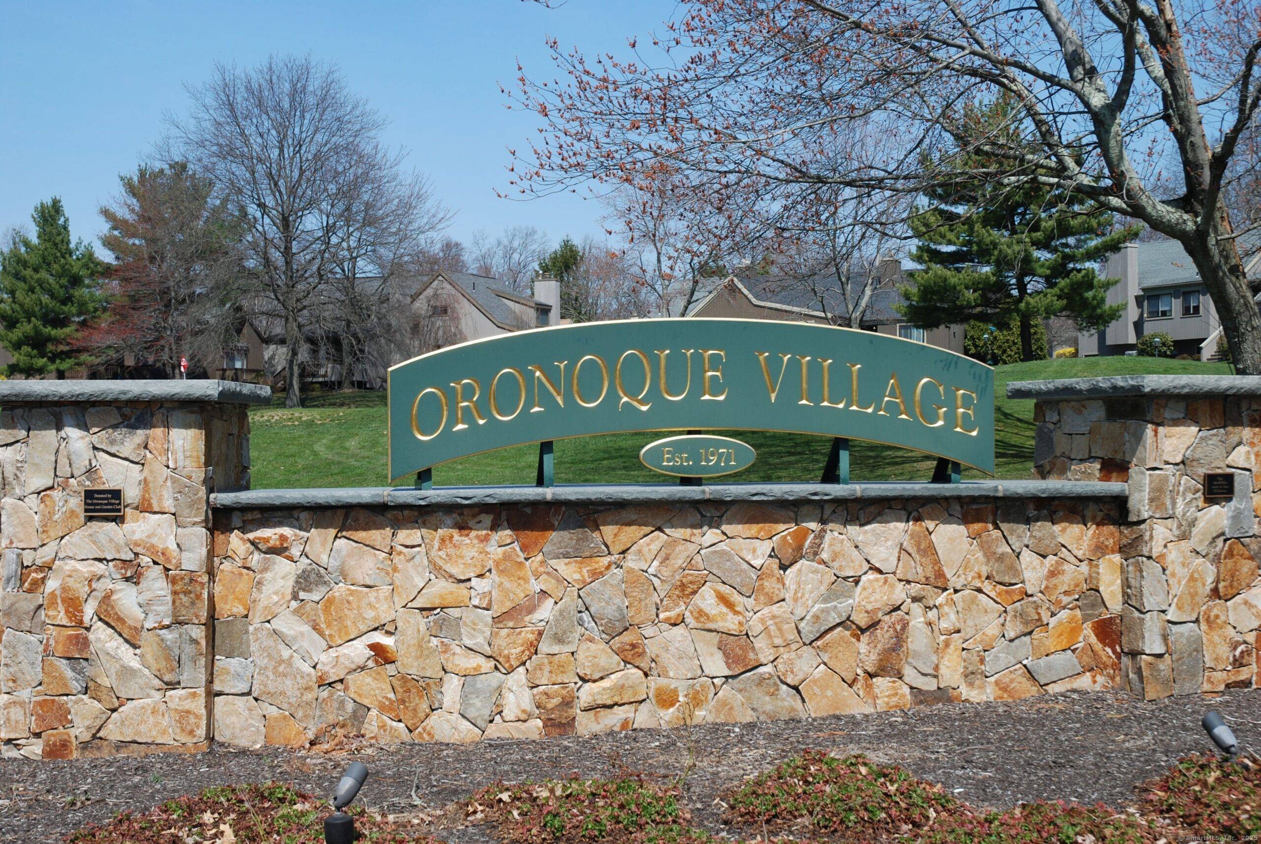 This is a wonderful condominium in Oronoque Village, a fabulous over 55 community with pickleball, tennis courts and swimming pools.