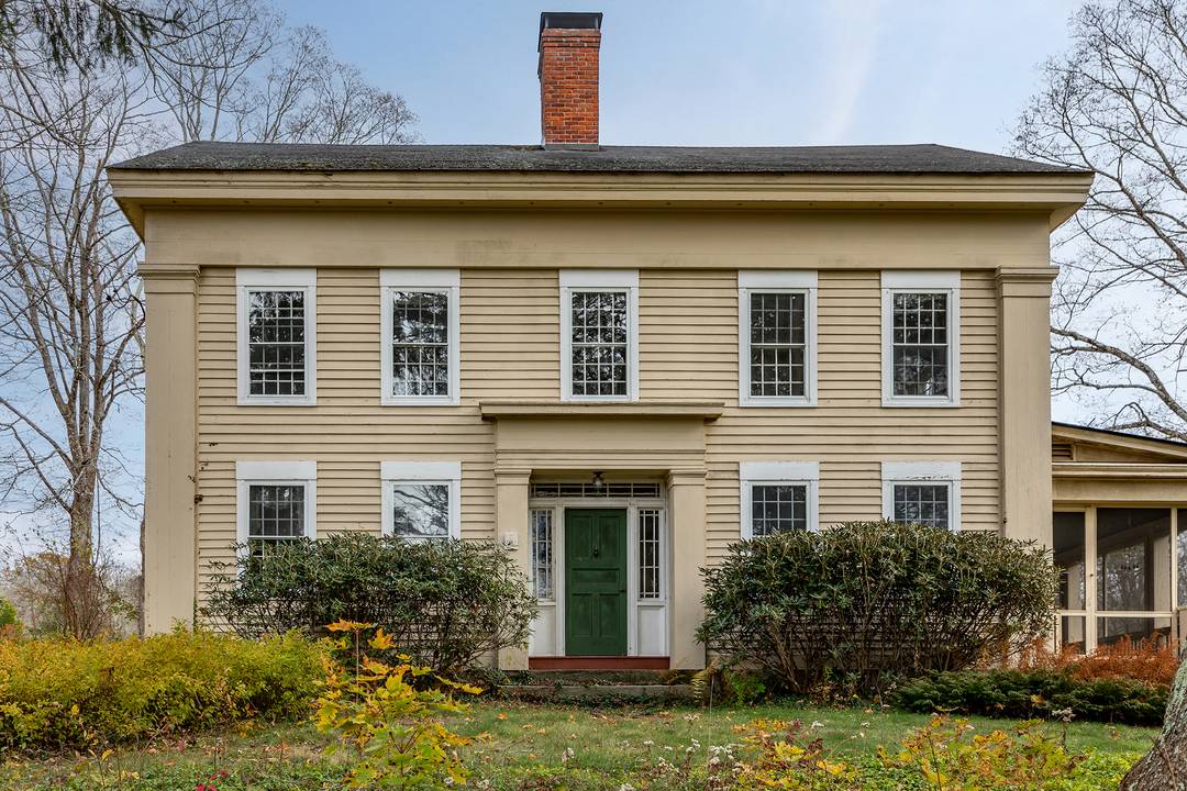 Historic home with untapped potential in Washington.