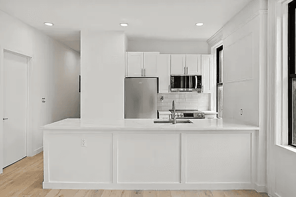 Experience the epitome of Brooklyn living at 161 Prospect Park West 2L, a beautifully newly renovated three bedroom, two bathroom apartment in the heart Brooklyn.