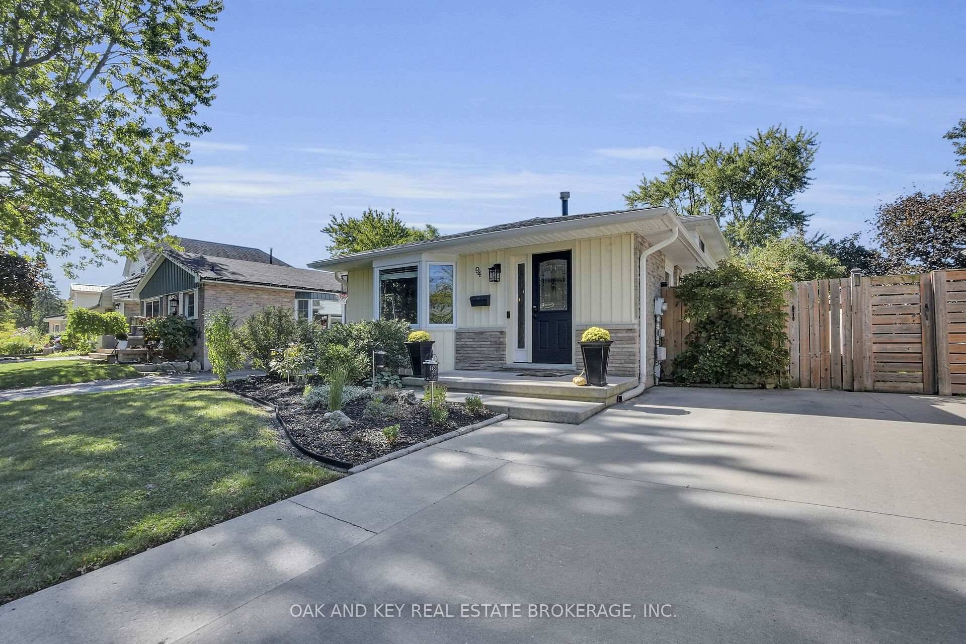 Welcome to 94 Edmunds Crescent, where three beautifully renewed levels of this 4 level backsplit blend modern style with everyday comfort.