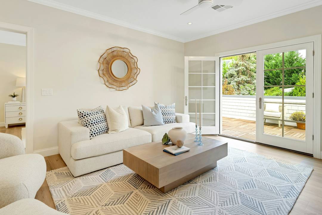 Welcome to this expansive 2, 000 sq ft corner residence at Heights Crossing Darien's premier new development offering elevated coastal living across the street from the Metro North station.