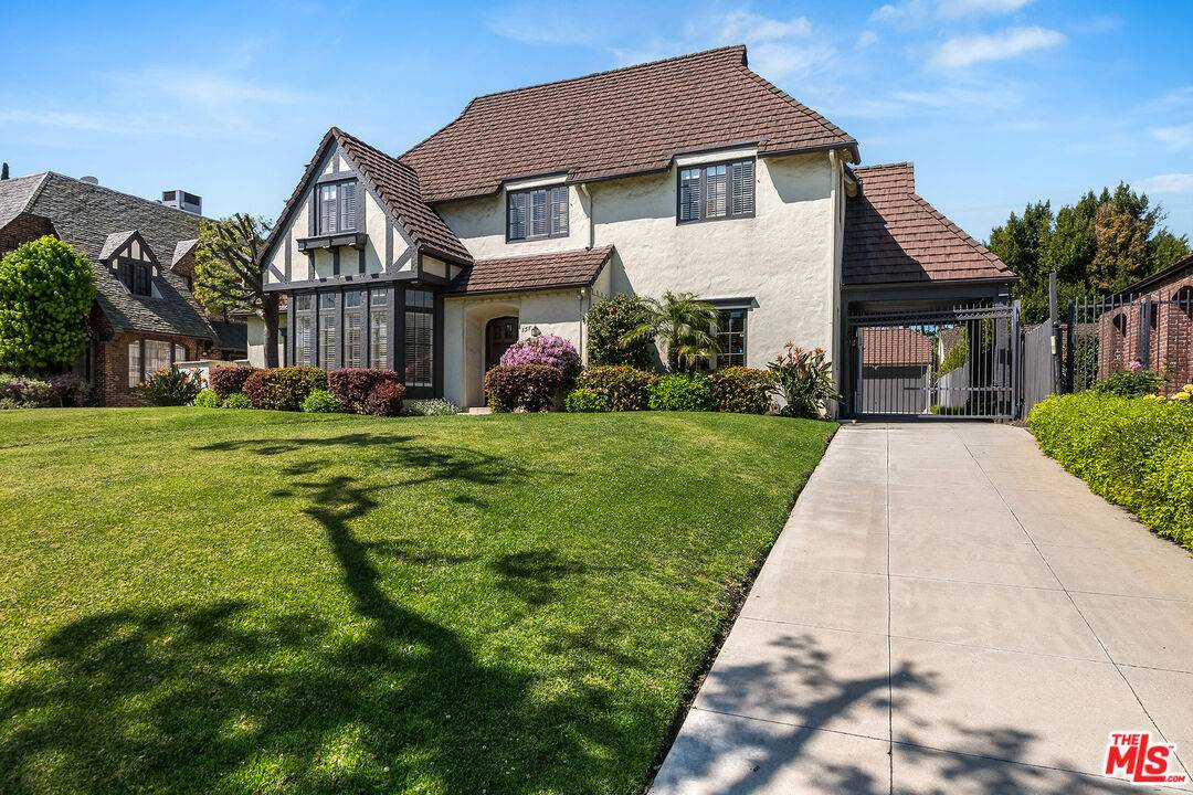 157 N Las Palmas Ave 5BR Mid Wilshire La