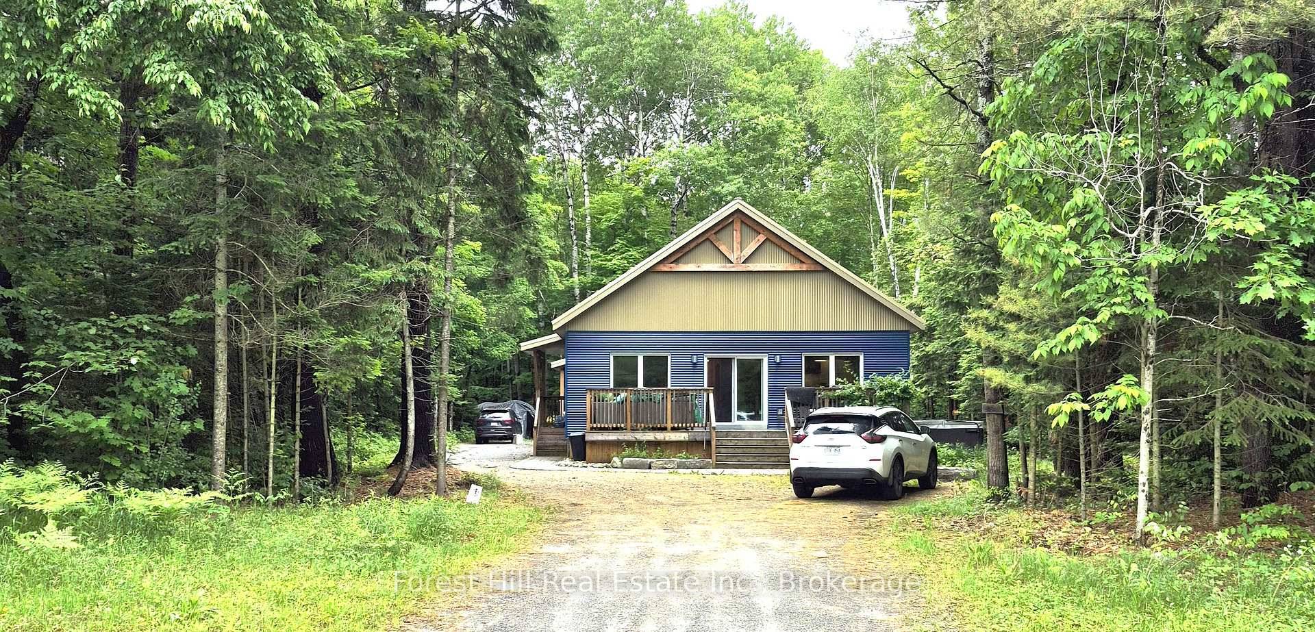 Gorgeous legal Duplex only built in 2020 in almost new condition, built with a three bedroom unit in the front and a two bedroom unit in the rear, both units ...