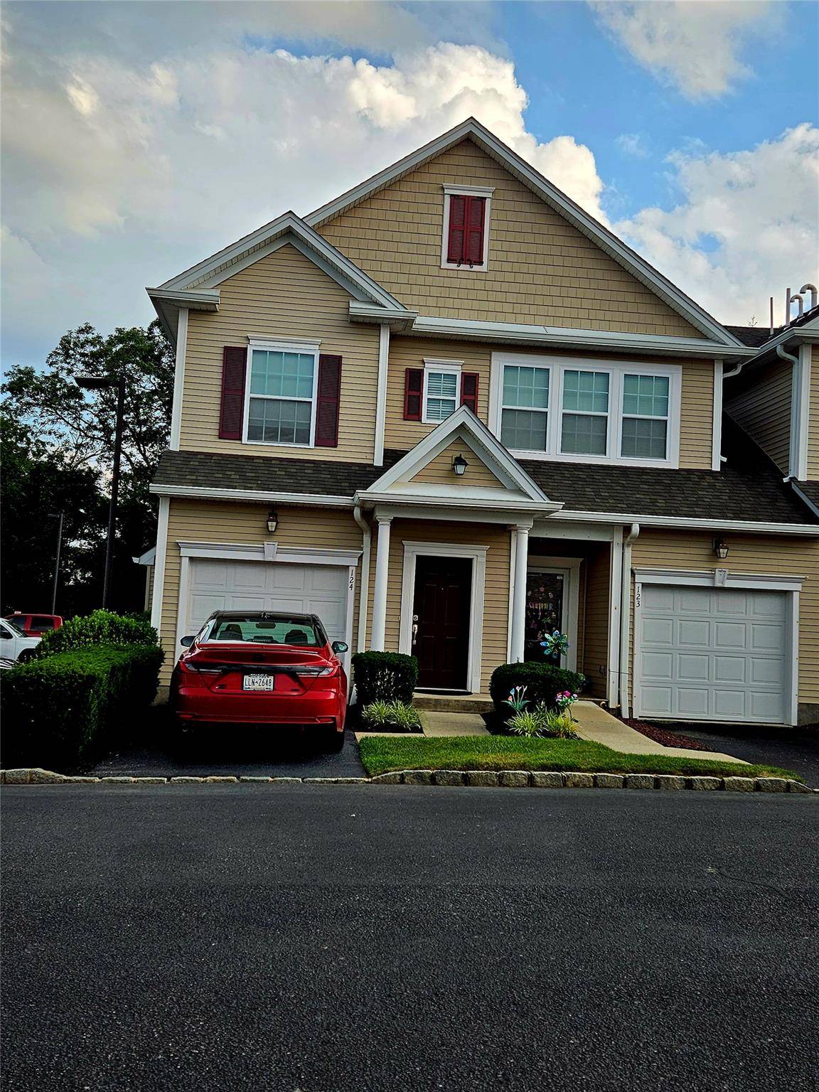 ? ? For Sale Stunning 2 Bedroom Condo !