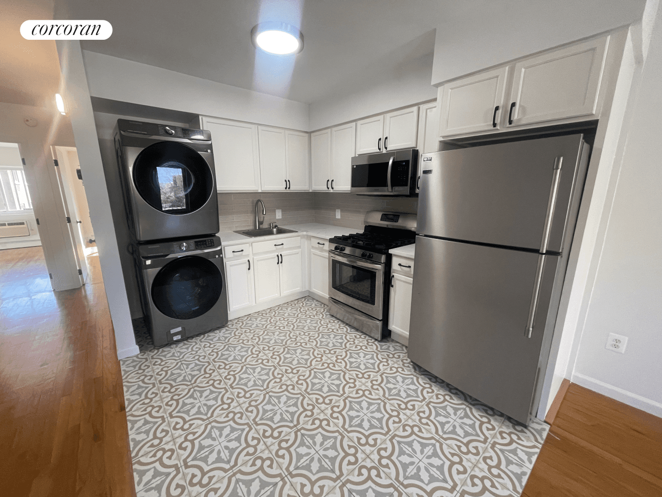 Newly renovated 2 Bedroom 1bathroom apartment on 117th street and 5th avenue Situated in a townhouse on 5th avenue 8 minutes from Central park Apartment features Hardwood floors Washer Dryer ...
