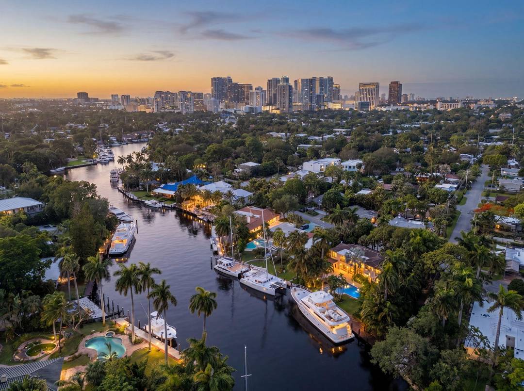 Attention boaters this is a rare opportunity to own a waterfront estate on an oversized lot with 112 feet of frontage on the New River in the highly desirable Tarpon ...