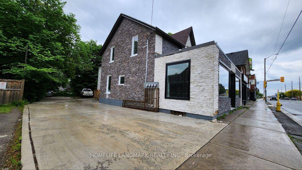 Discover this charming and fully updated 1 bedroom, 1 bathroom unit in the heart of Oshawa, offering a perfect blend of comfort, style, and convenience.