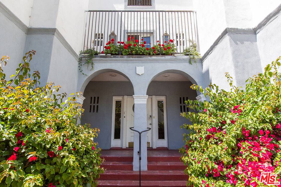 181  S Sycamore Ave 3BR Hancock Park La