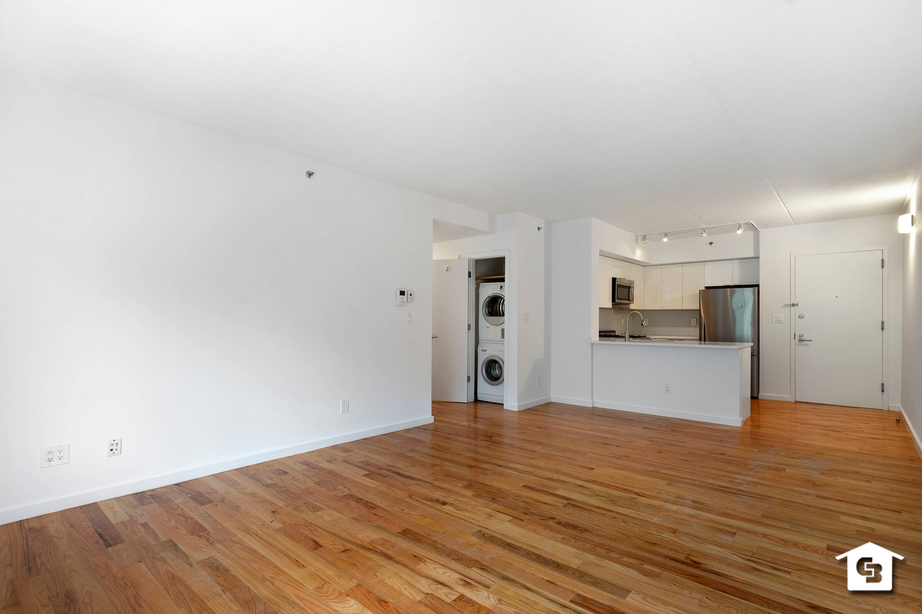 Rarely on the market is a contemporary design condo with 2 bed, 2 bath unit, all in a luxury condominium situated between Cobble Hill and the Columbia Street Waterfront district.