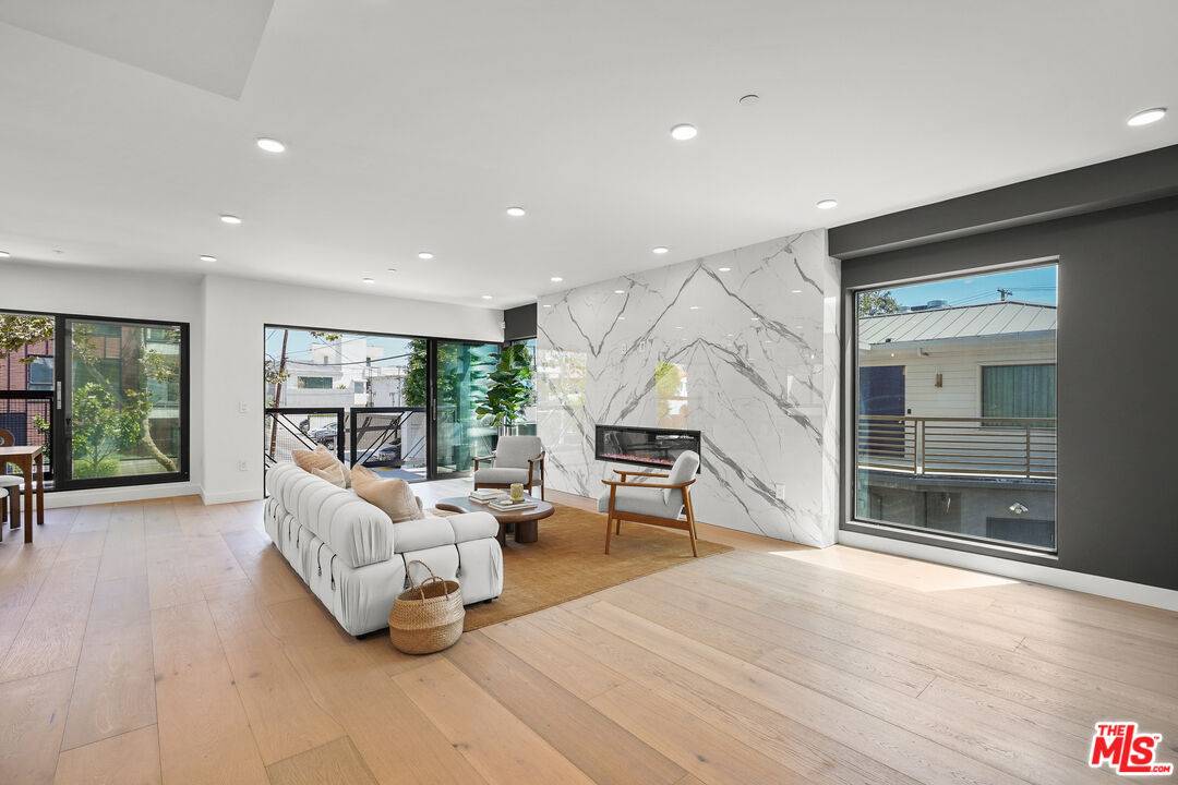 715  N Alfred St 1BR Sunset Strip La