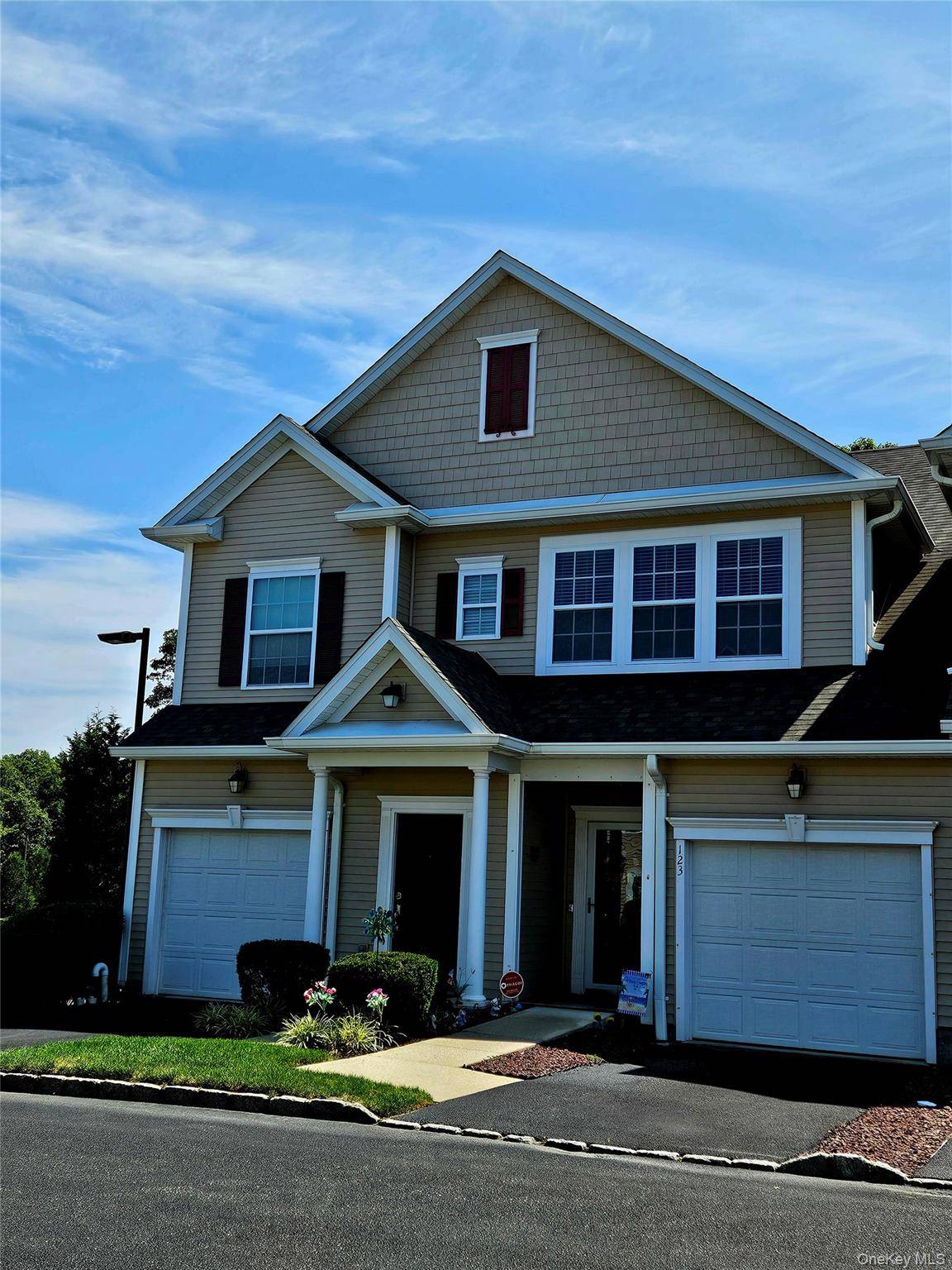 Stunning 2 Bedroom Condo in Wildwood Estates Discover this beautiful and quiet end unit featuring 2 spacious bedrooms and 2 full baths.
