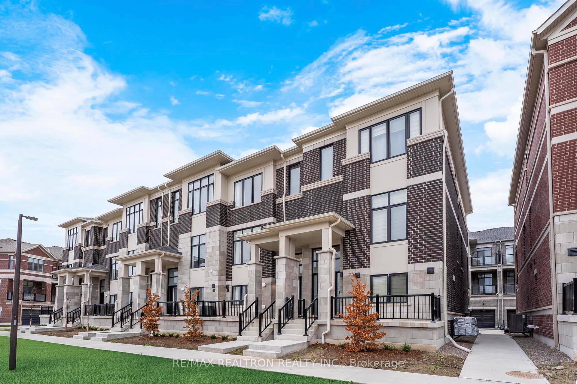 Front On The Massive Community Park !