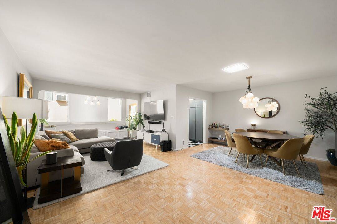 7949 Selma Ave 1BR Hollywood Hills East La