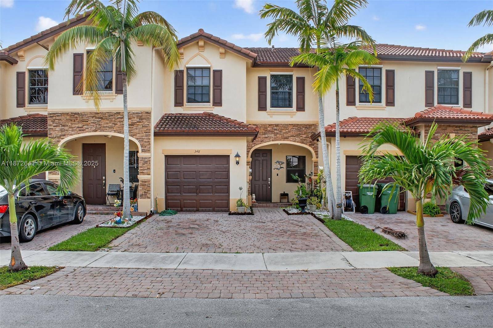 Move in ready townhome in Baywinds of Ibiza 3 bedrooms, 2 1 2 baths and approximately 1, 512 sq.