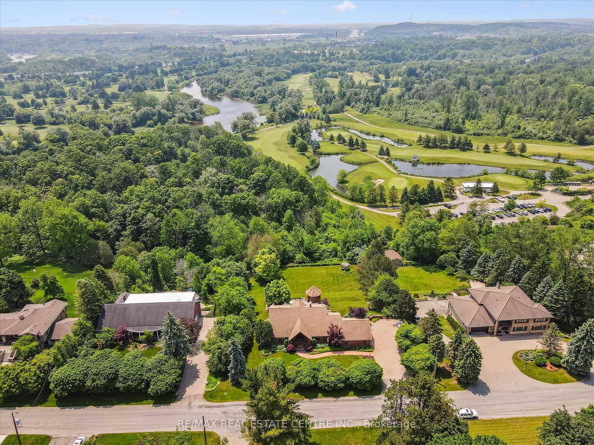 Stunning 3 4 bedroom all brick bungalow set on 1.