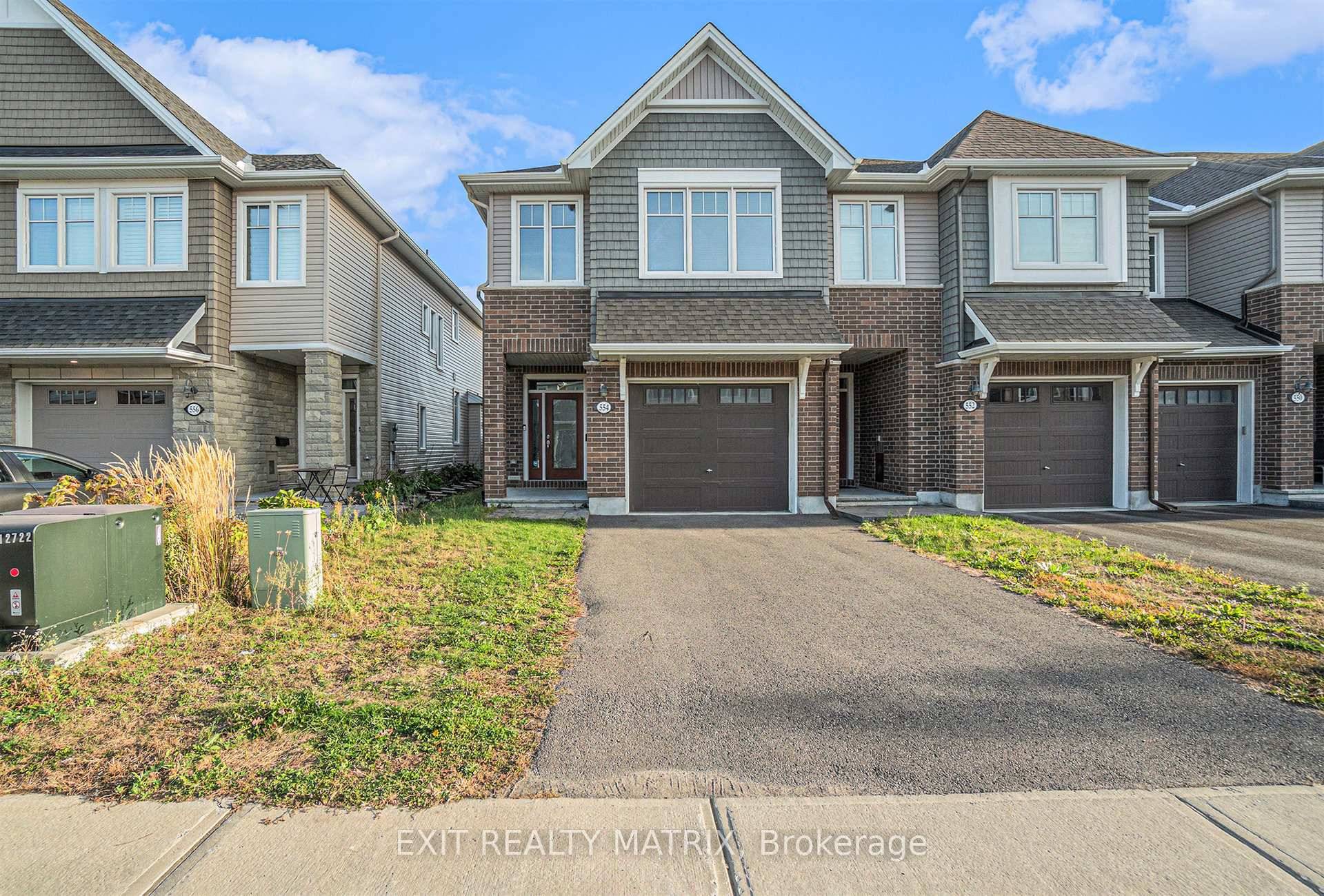 Welcome to 554 Jackdaw. This end unit townhome with no rear neighbours is sure to capture your heart.