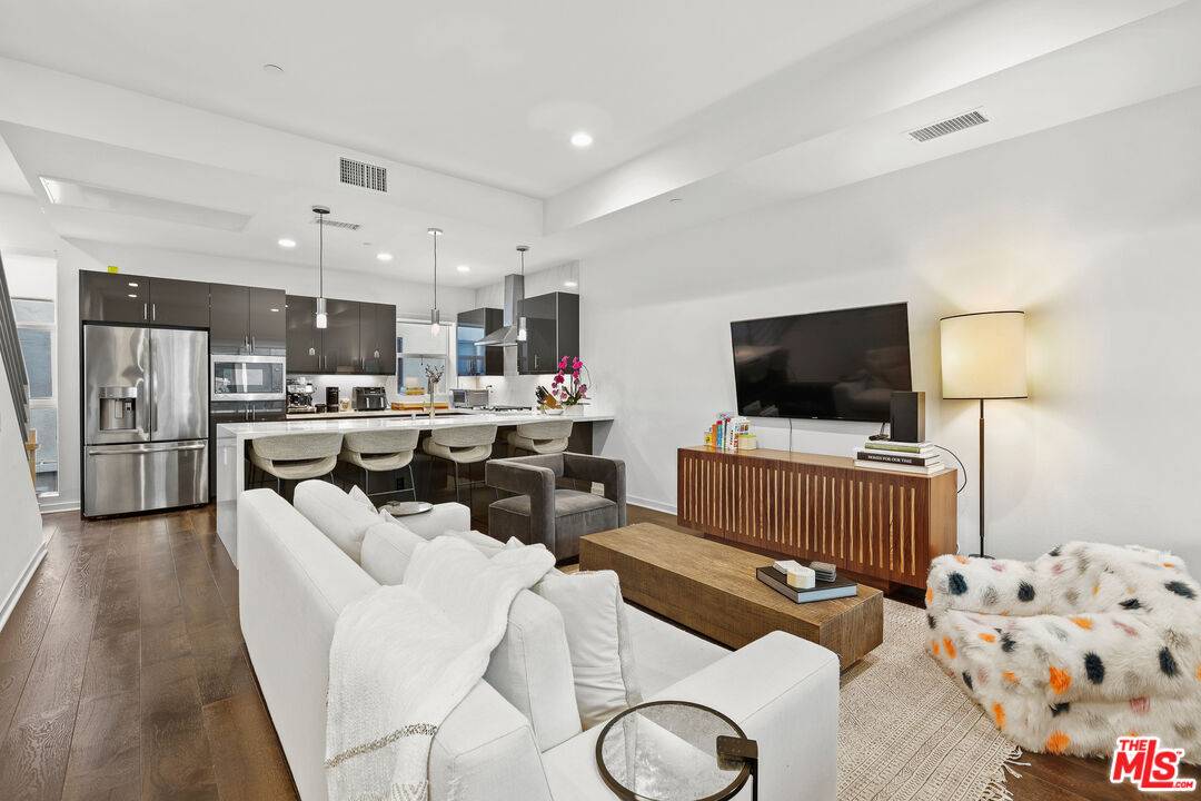 8408   Blackburn Ave 3BR Beverly Grove La