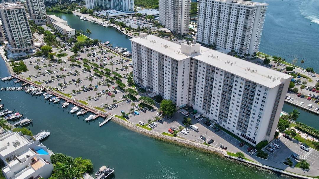This 2 2 unit has a gorgeous view of the intracoastal bay.