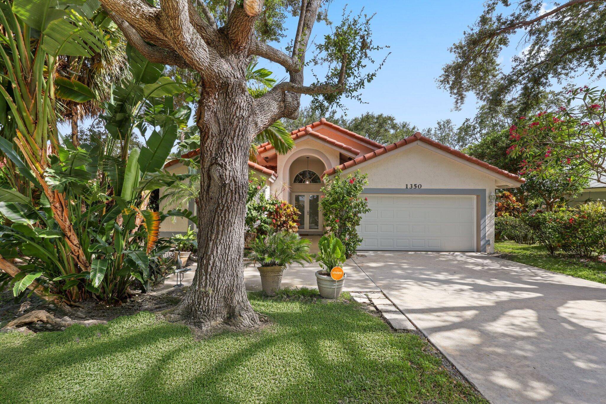 Welcome to this ideally located 4 bedroom, 2 bathroom single family home offering over 2, 100 square feet of living space in the highly desirable Palm Beach Farms community.