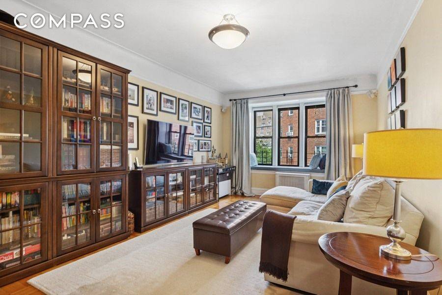 RARE CLASSIC 5 IN HUDSON HEIGHTS Enter this elegant home through an inviting entry foyer which leads to the generous living and formal dining rooms with a 40 foot expanse ...