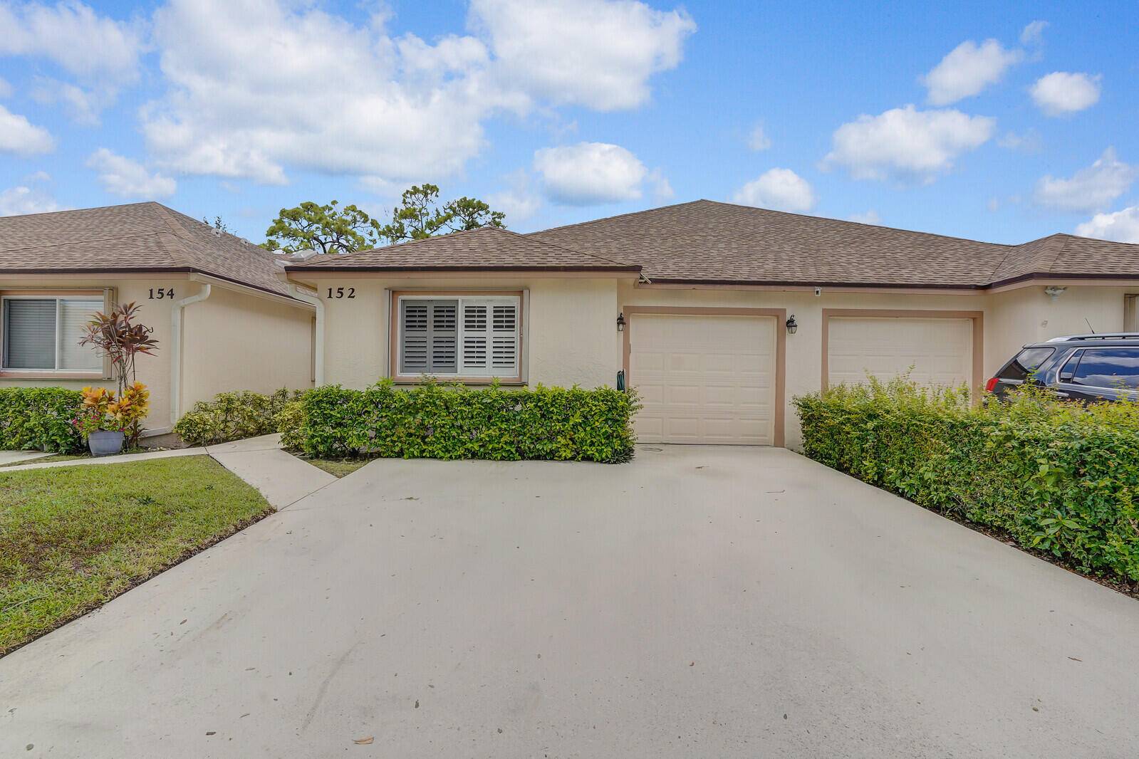 Brand new AC intsalled 09 11 25, Turn key 3 bed, 2 bath home in Lantern Walk with garage and soaring ceilings.