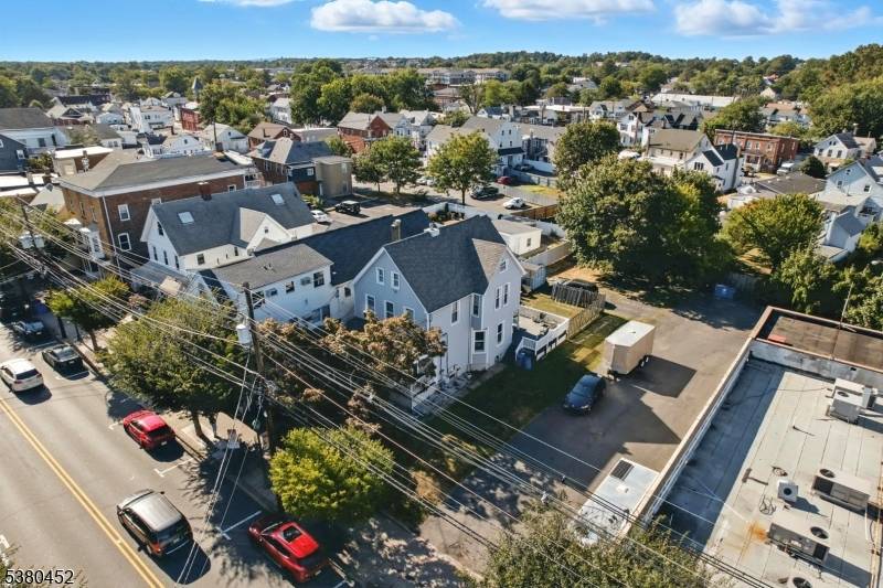 B 1 district legal 2 family 2 blocks from Raritan Train station and few blocks from 206 NJ Transit.