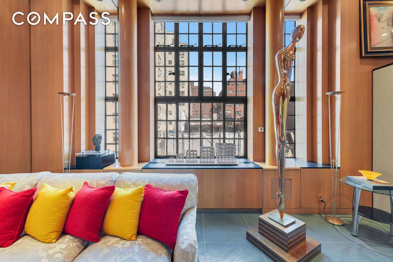 Elegant Living at The Carlyle House Step into a realm of sophistication and grandeur at one of the most coveted residences on East 77th Street in Manhattan.
