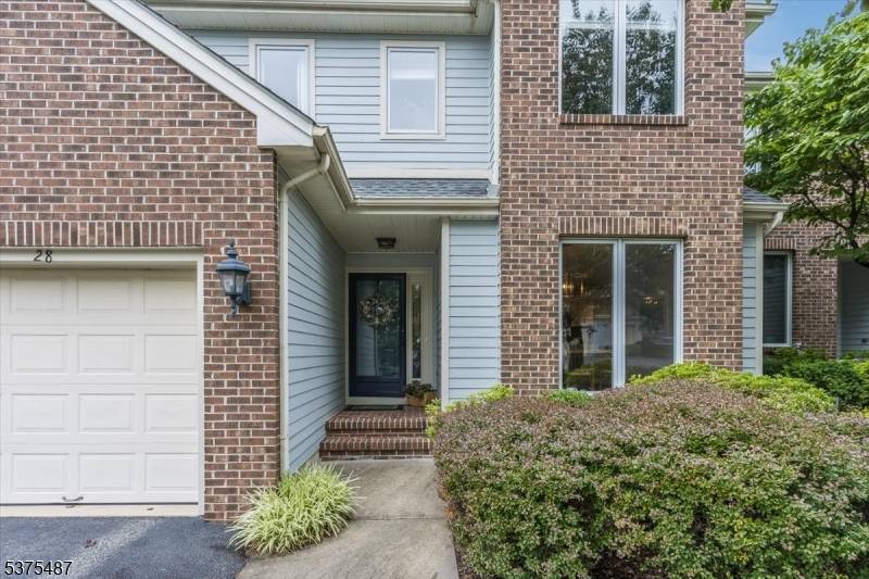 Discover the charm and functionality of the highly coveted Metropolitan II model, nestled within the prestigious Longview community.