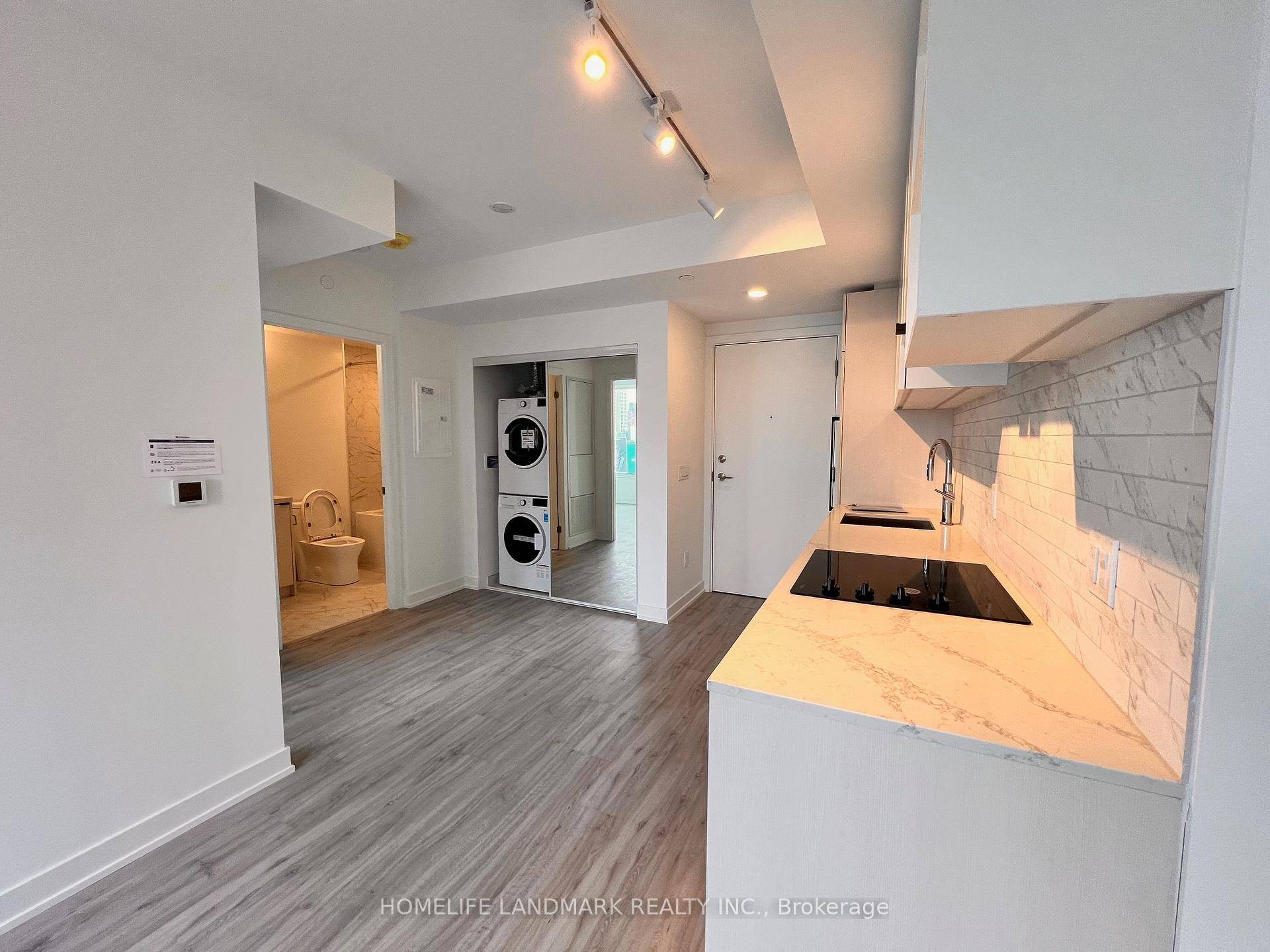 Brand new, Bright amp ; Modern 1 bedroom unit available for lease This Condos in the heart of downtown Dundas Church Toronto, features an open concept layout, floor to ceiling ...