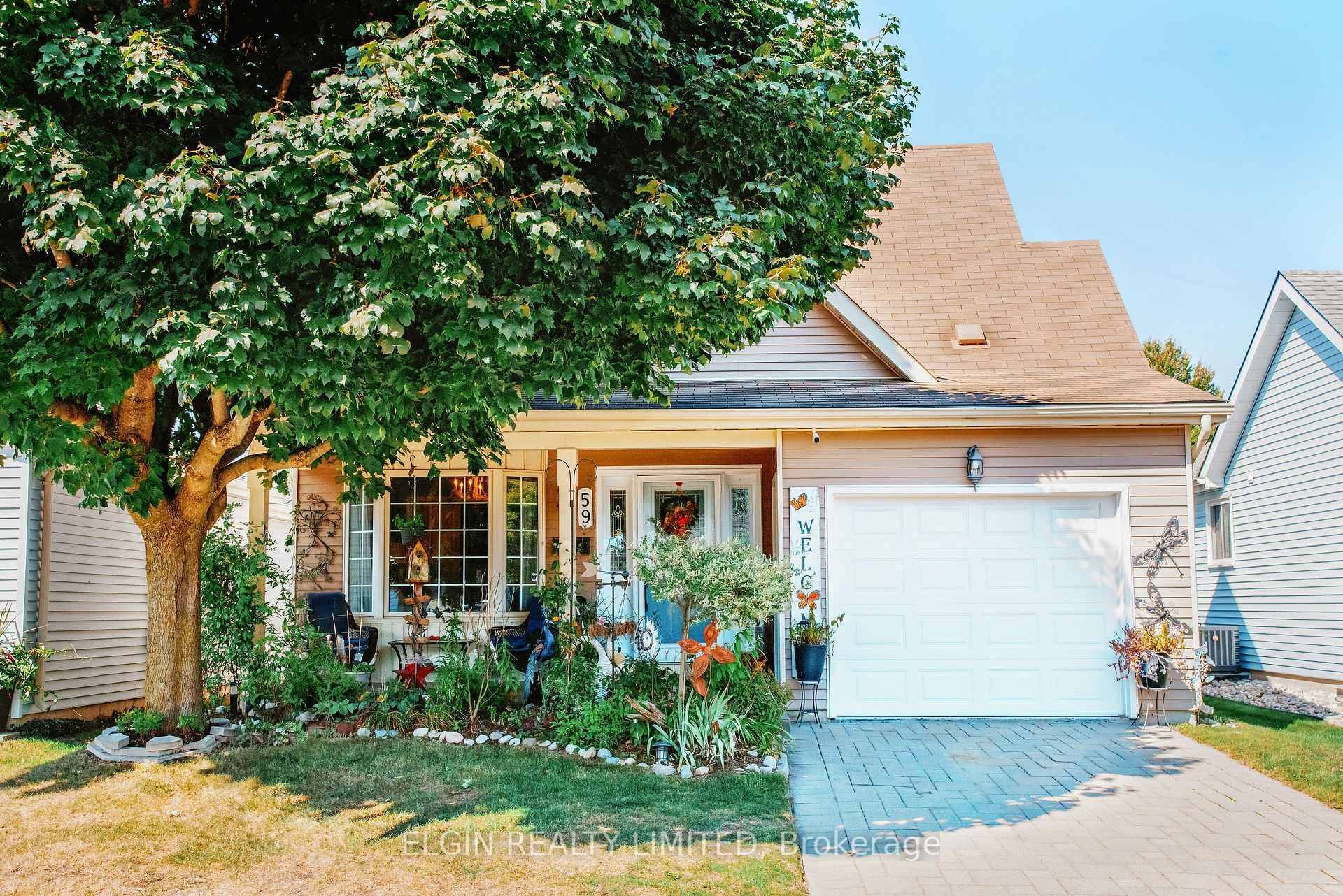 Welcome to 59 Wilkins Crescent, a rare and thoughtfully designed bungaloft located in the sought after Hickory Hills community of Tillsonburg.