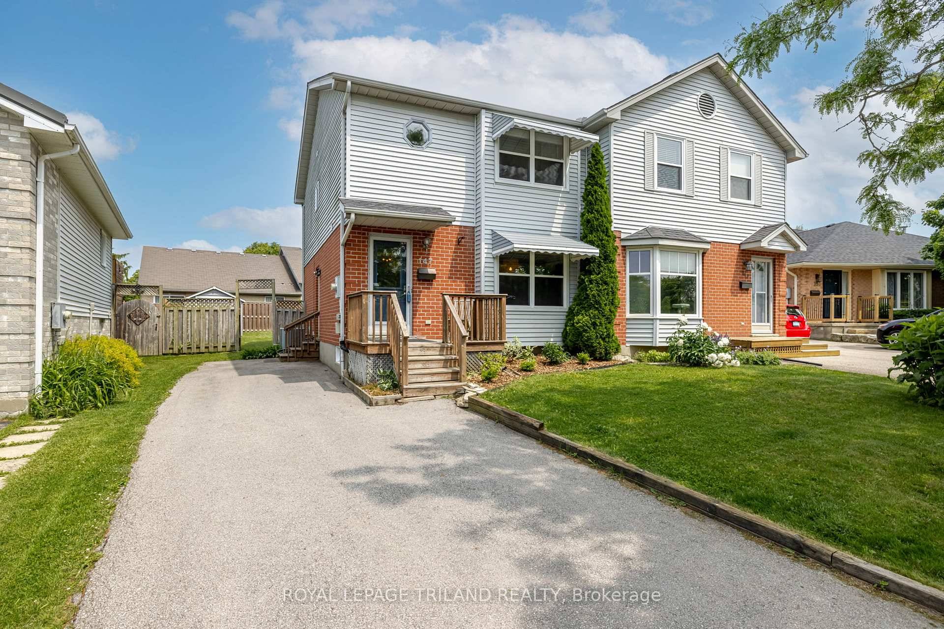 Welcome to this charming 2 storey semi detached home, ideally located on a quiet crescent in the sought after Glen Cairn Woods neighbourhood.