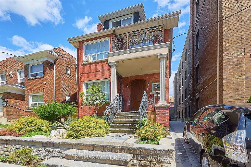 Cozy and fully renovated one bedroom 3RD Floor Apartment.