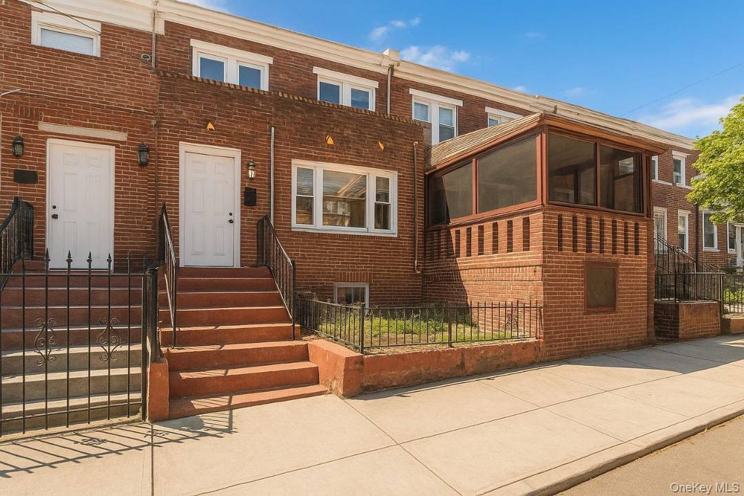 JUST LISTED ! SPACIOUS 4 BEDROOM, 2 BATHROOM HOME IN BROOKLYN NY 11207 !