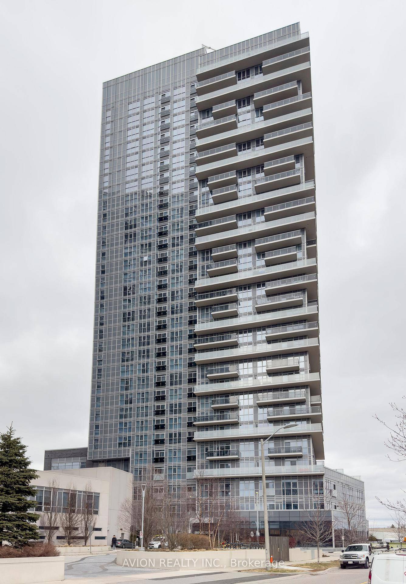 Amazing 1 Bedroom Condo Over 600sq With Huge Terrace !