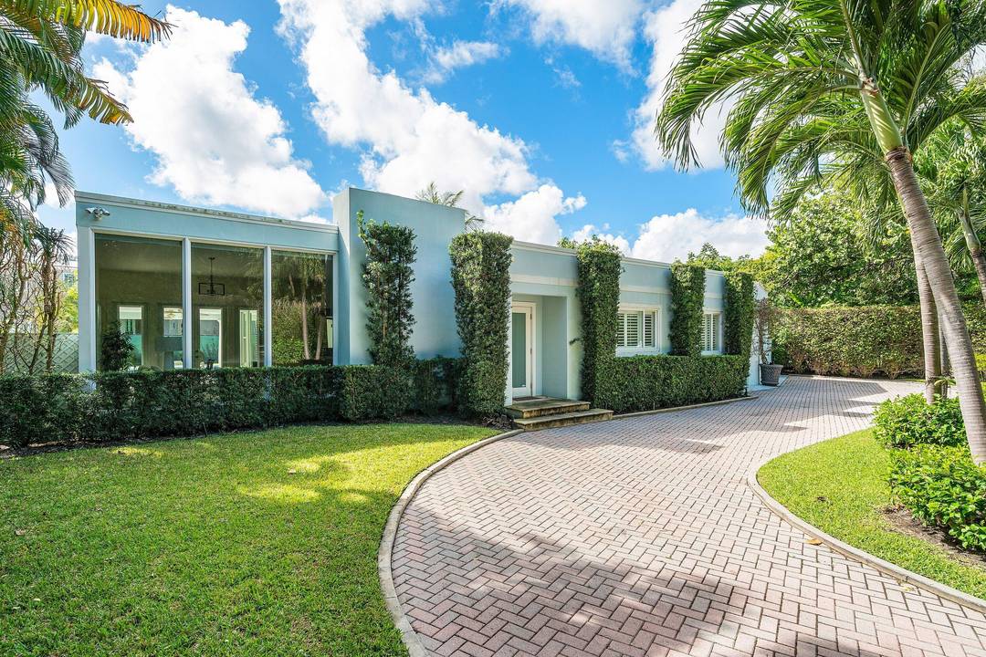 Located on the sought after North End of Palm Beach, this property offers a 100' x 127' lot on the sunny south side of Mockingbird Trail, one of the only ...