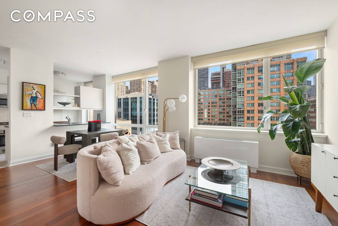Experience refined Riverside Boulevard living at 100 Riverside Boulevard, where timeless elegance meets full service luxury on the Upper West Side.