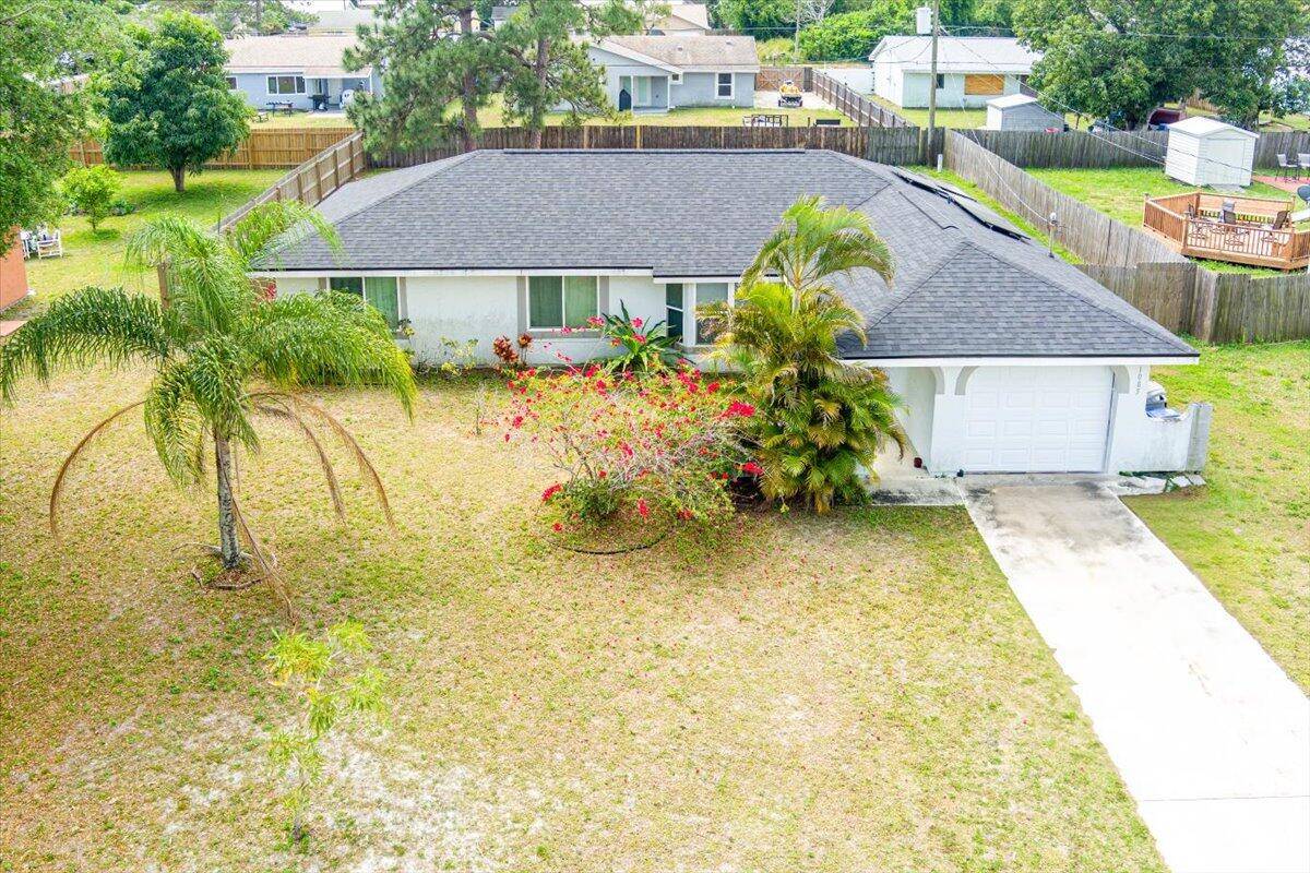 Check out this NICE 3 BED 2 BATH home in Vero Beach Highlands !