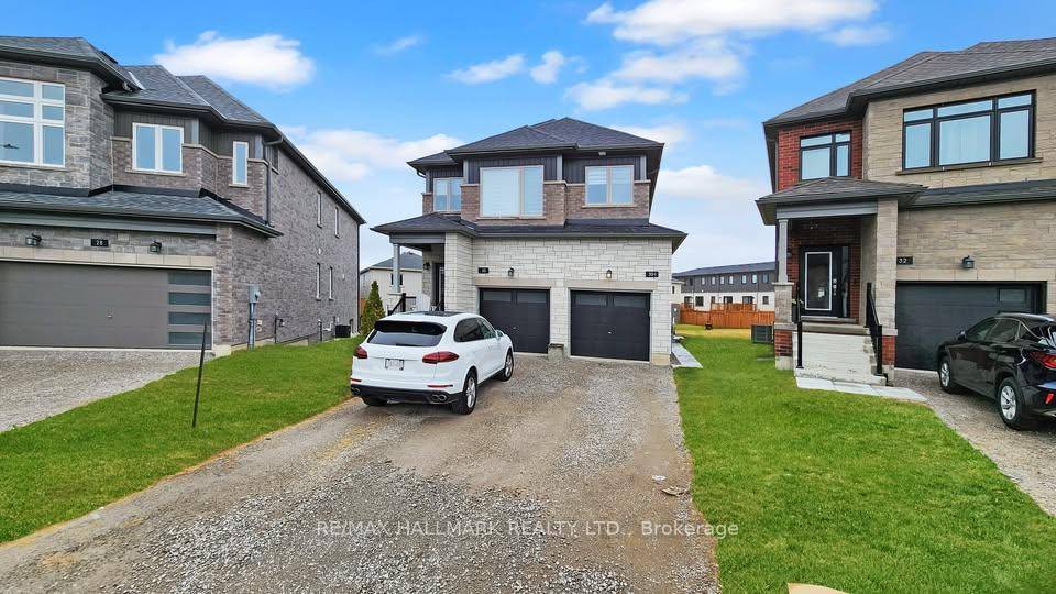Pets welcome. One year old home South Barrie near the Go train.