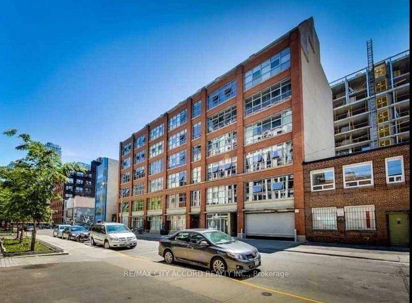 Ultra High End Work Live Loft In The Epicentre Of Toronto's Entertainment And Fashion District.