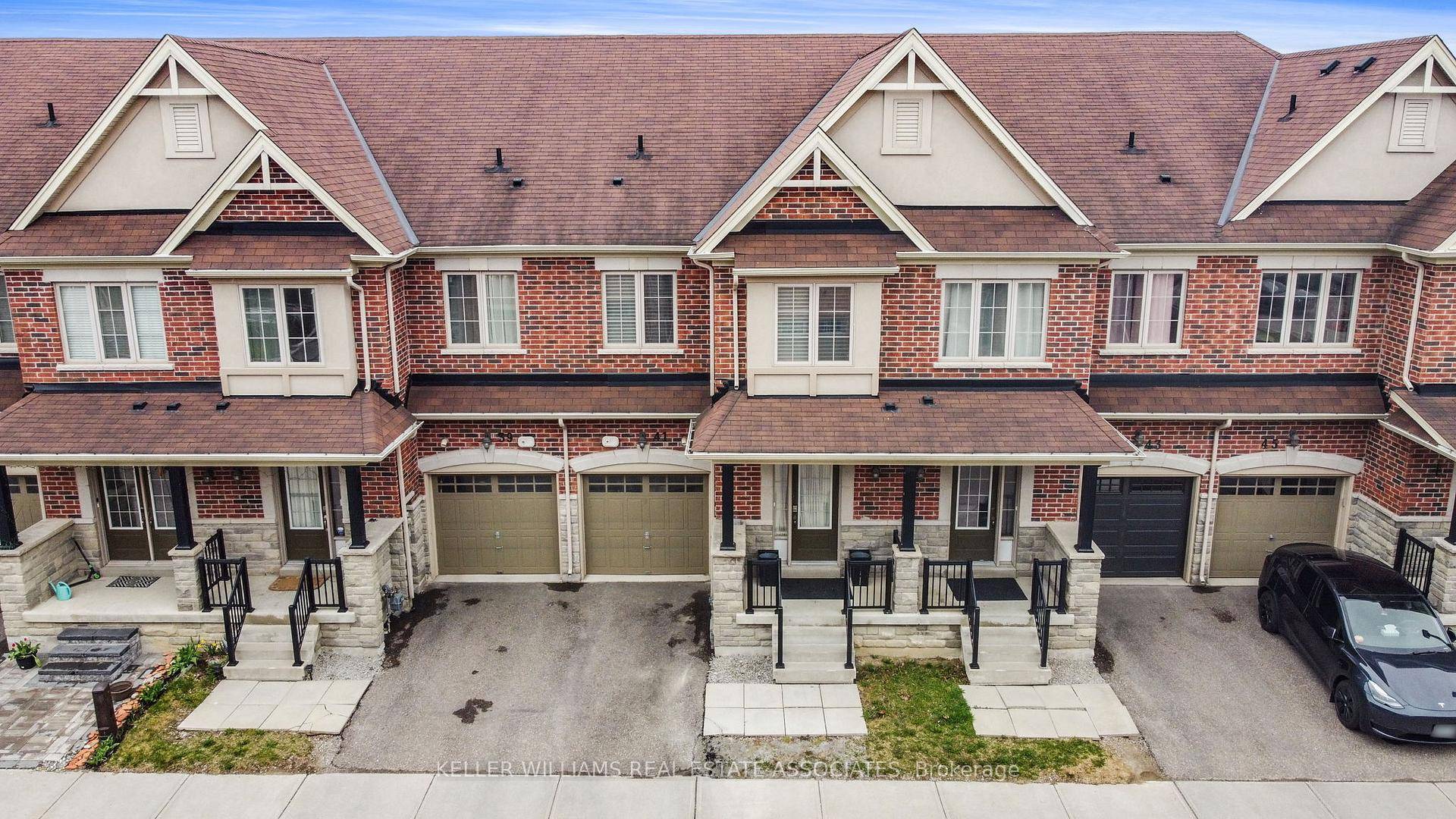 Welcome to this beautifully maintained, north facing 2 storey townhome, built in 2014, offeringapproximately 2, 000 sq ft of thoughtfully designed living space in one of Richmond Hills mostprestigious school ...