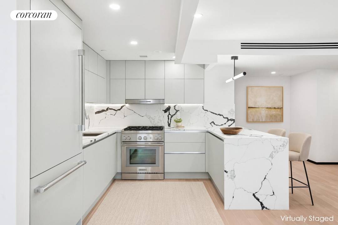 IMMEDIATE CLOSINGS ! Weekday showings available by appointment !