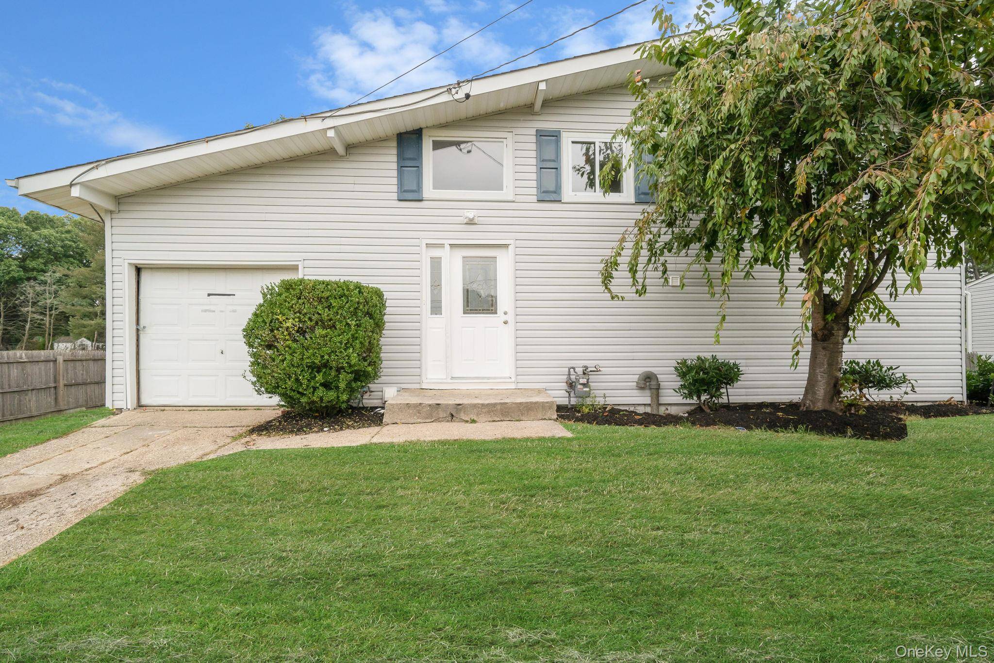 Welcome to this beautifully renovated split ranch featuring 3 spacious bedrooms and 1.