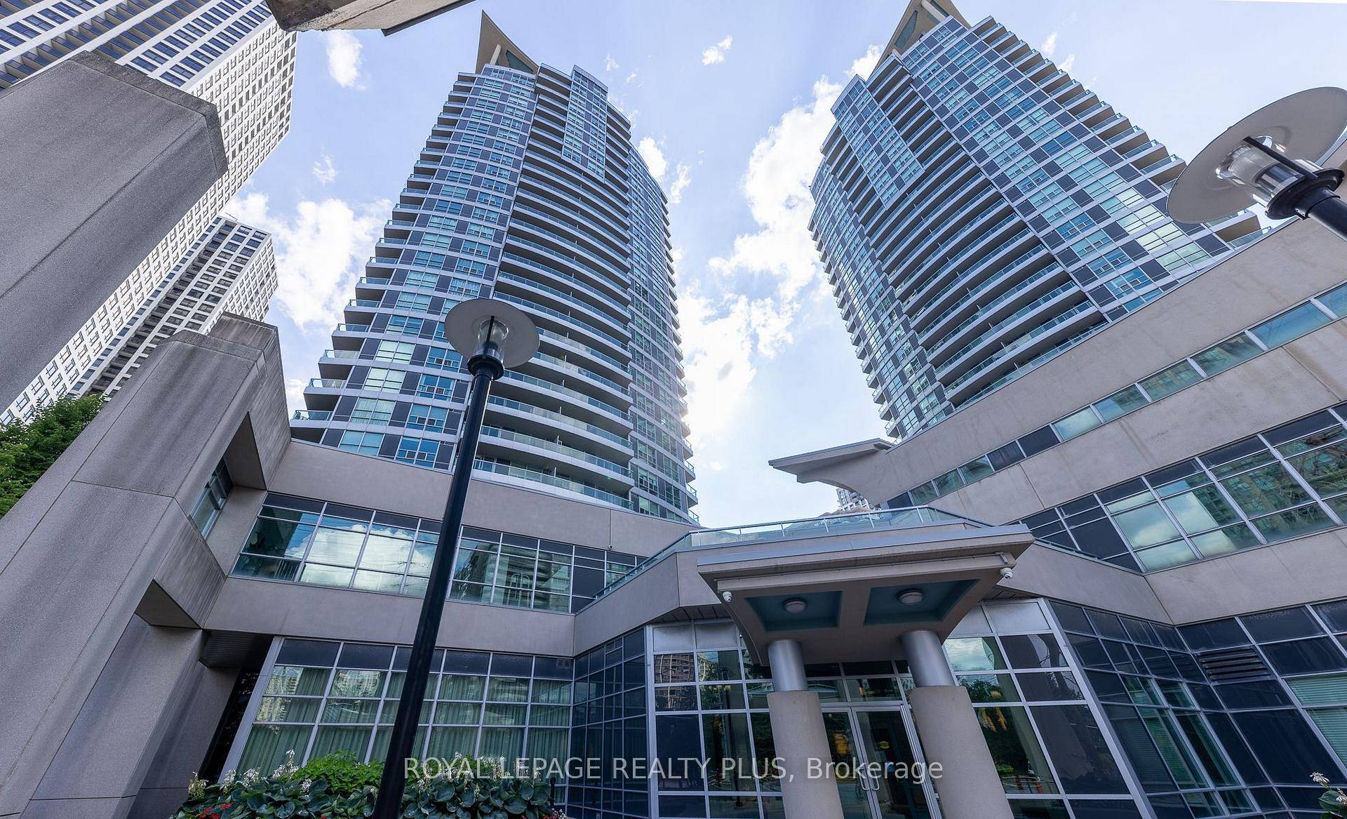 Welcome to 33 Elm Drive in the Heart of Mississauga.