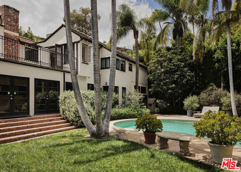 7064 La Presa Dr 4BR Hollywood Hills East La