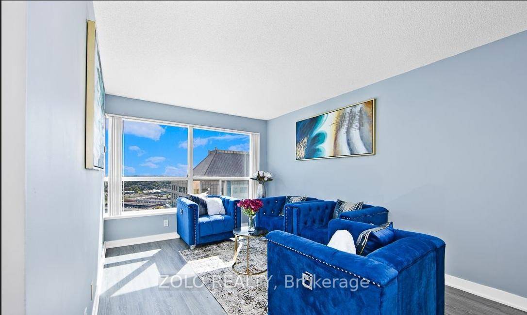 Step Into This Bright And Modern !