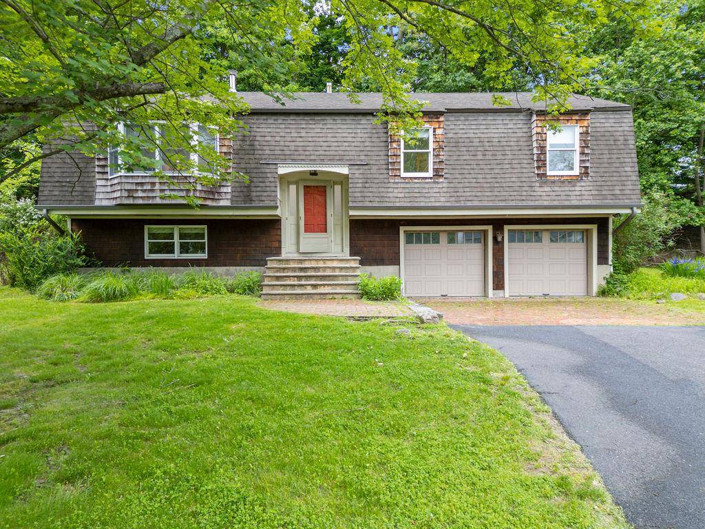 Welcome home to this stunning property in a prime location !