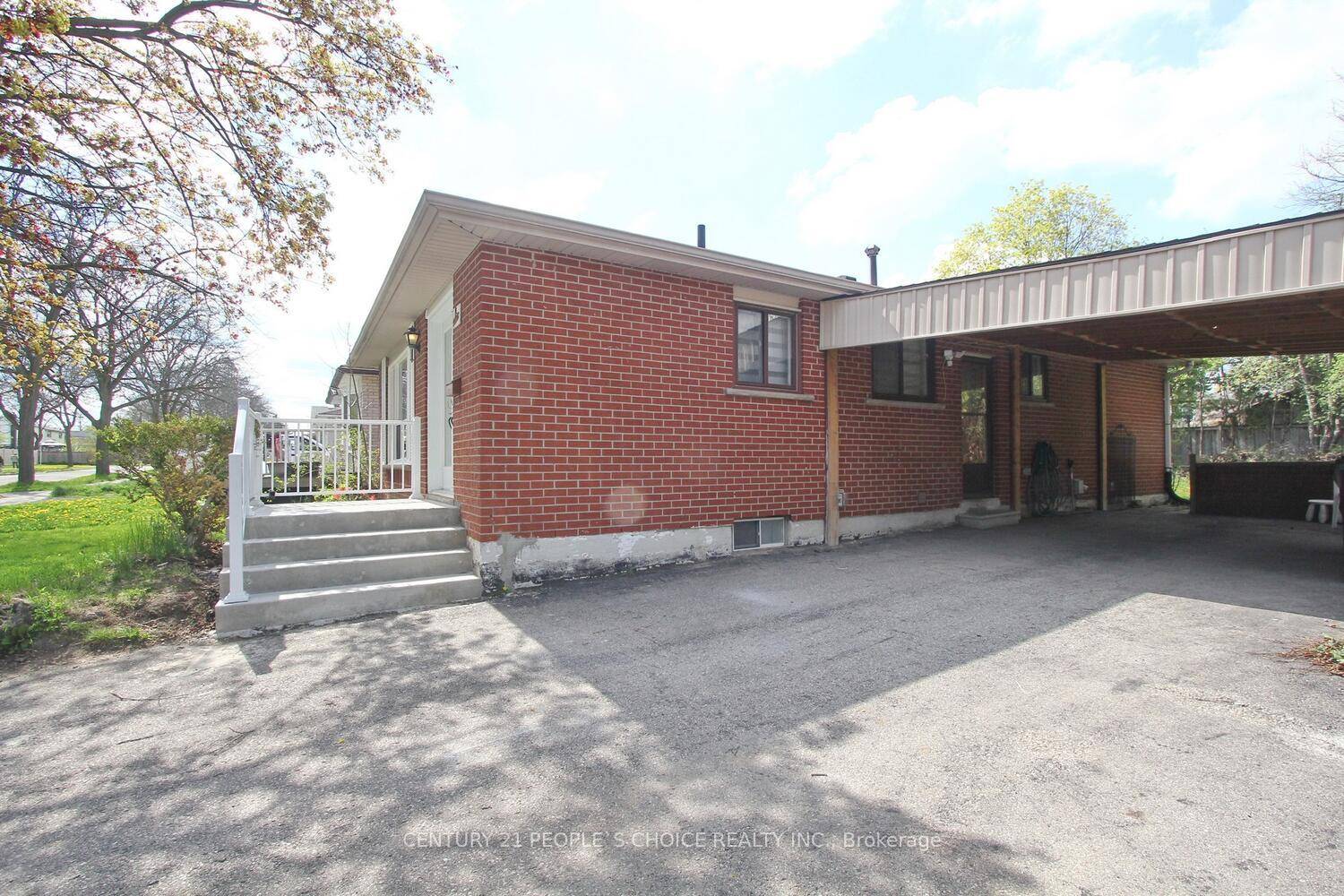 Fully renovated detached home 50 by 120 foot in high demand area of etobicoke.
