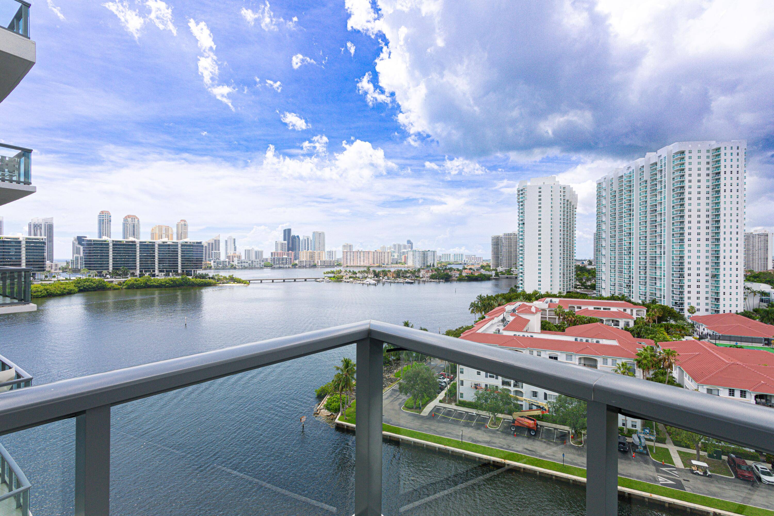 Don't lose out the chance to own your own penthouse in the Iconic community of Echo in Aventura.